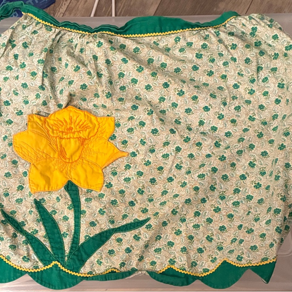 Floral‎ Apron with Yellow and Green Accents